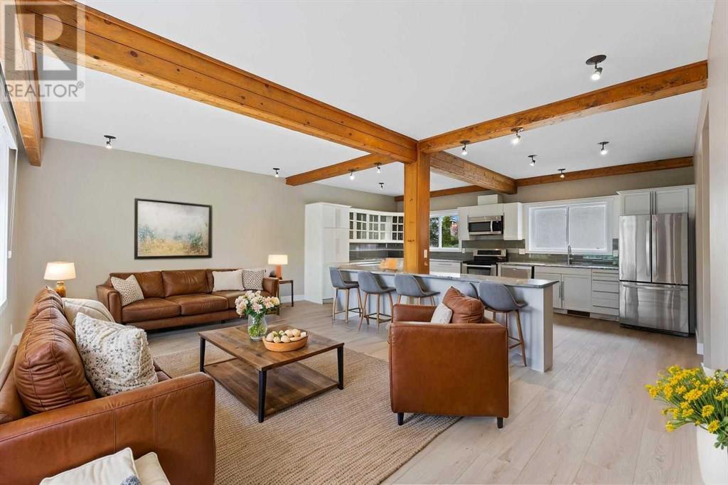 Single Family House 4 Level for Sale in  Gissing Drive SW Glamorgan Calgary 