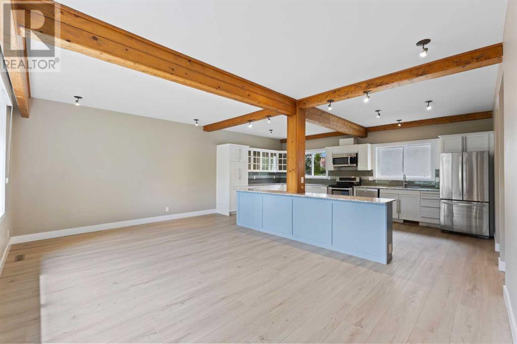 Single Family House 4 Level for Sale in  Gissing Drive SW Glamorgan Calgary 