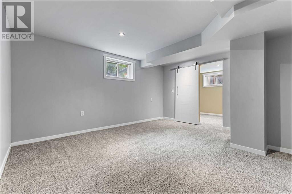 Single Family House 4 Level for Sale in  Gissing Drive SW Glamorgan Calgary 