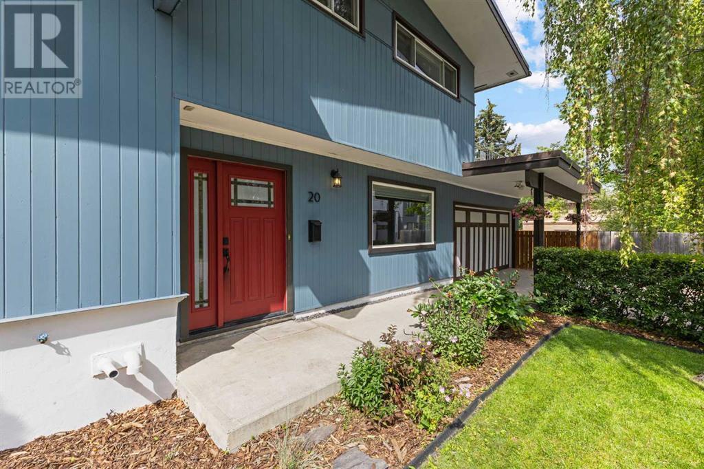 Single Family House 4 Level for Sale in  Gissing Drive SW Glamorgan Calgary 