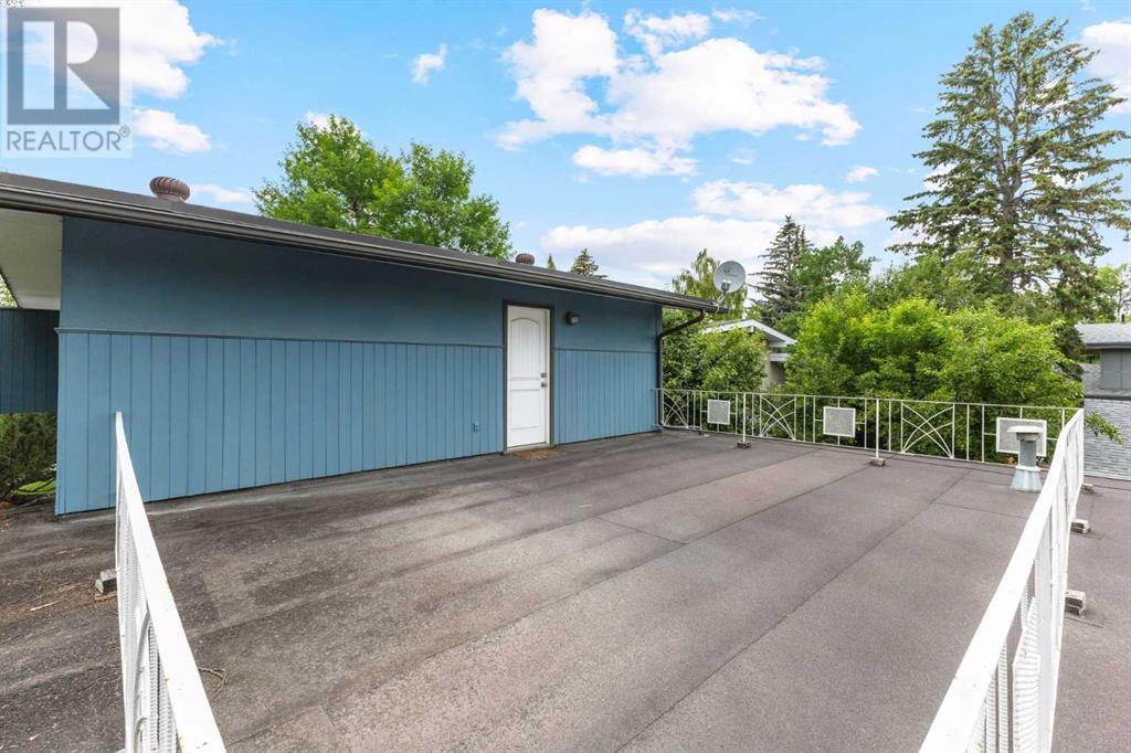 Single Family House 4 Level for Sale in  Gissing Drive SW Glamorgan Calgary 