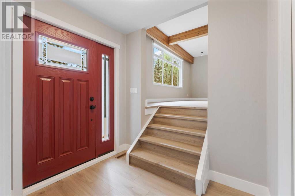 Single Family House 4 Level for Sale in  Gissing Drive SW Glamorgan Calgary 
