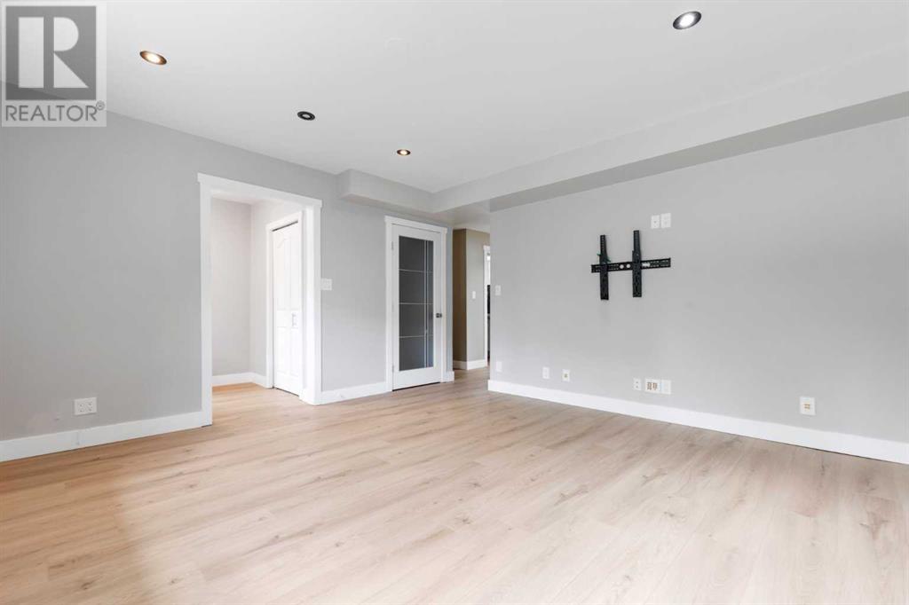 Single Family House 4 Level for Sale in  Gissing Drive SW Glamorgan Calgary 
