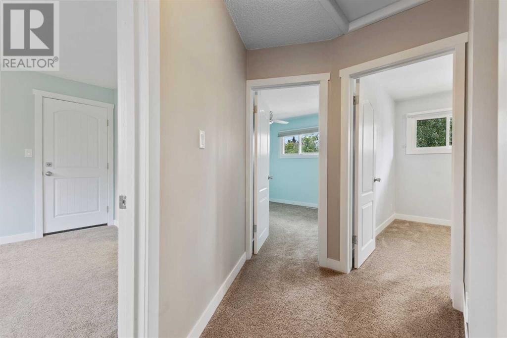 Single Family House 4 Level for Sale in  Gissing Drive SW Glamorgan Calgary 