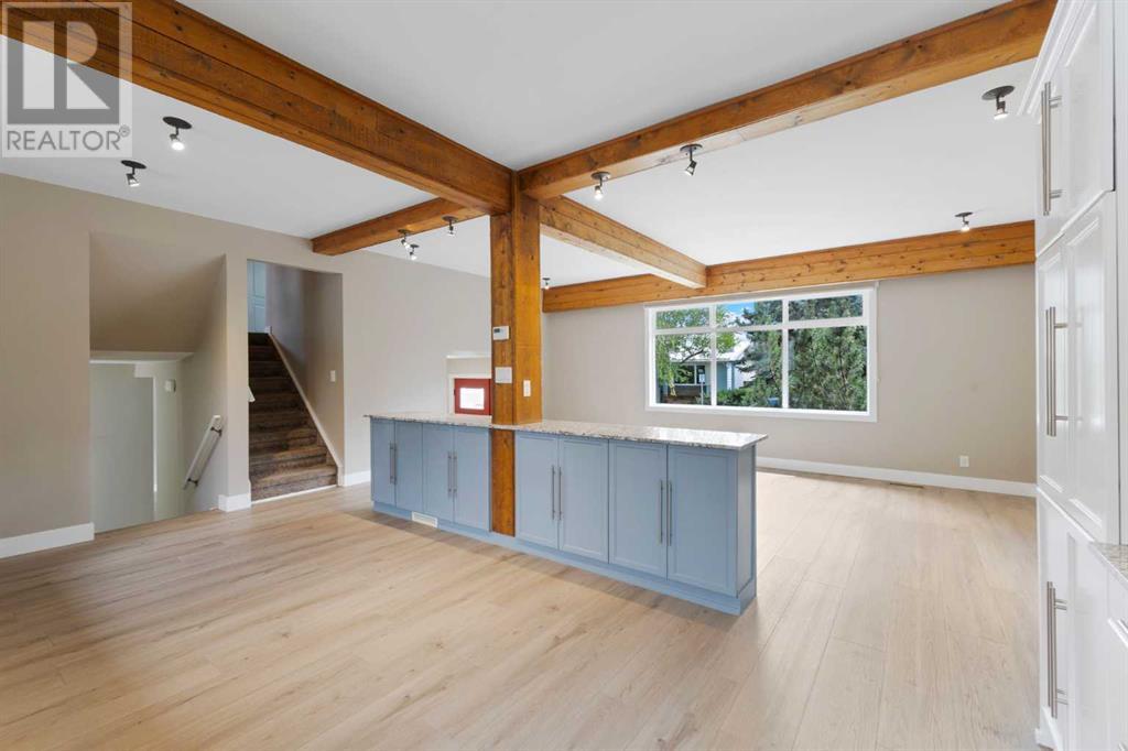 Single Family House 4 Level for Sale in  Gissing Drive SW Glamorgan Calgary 