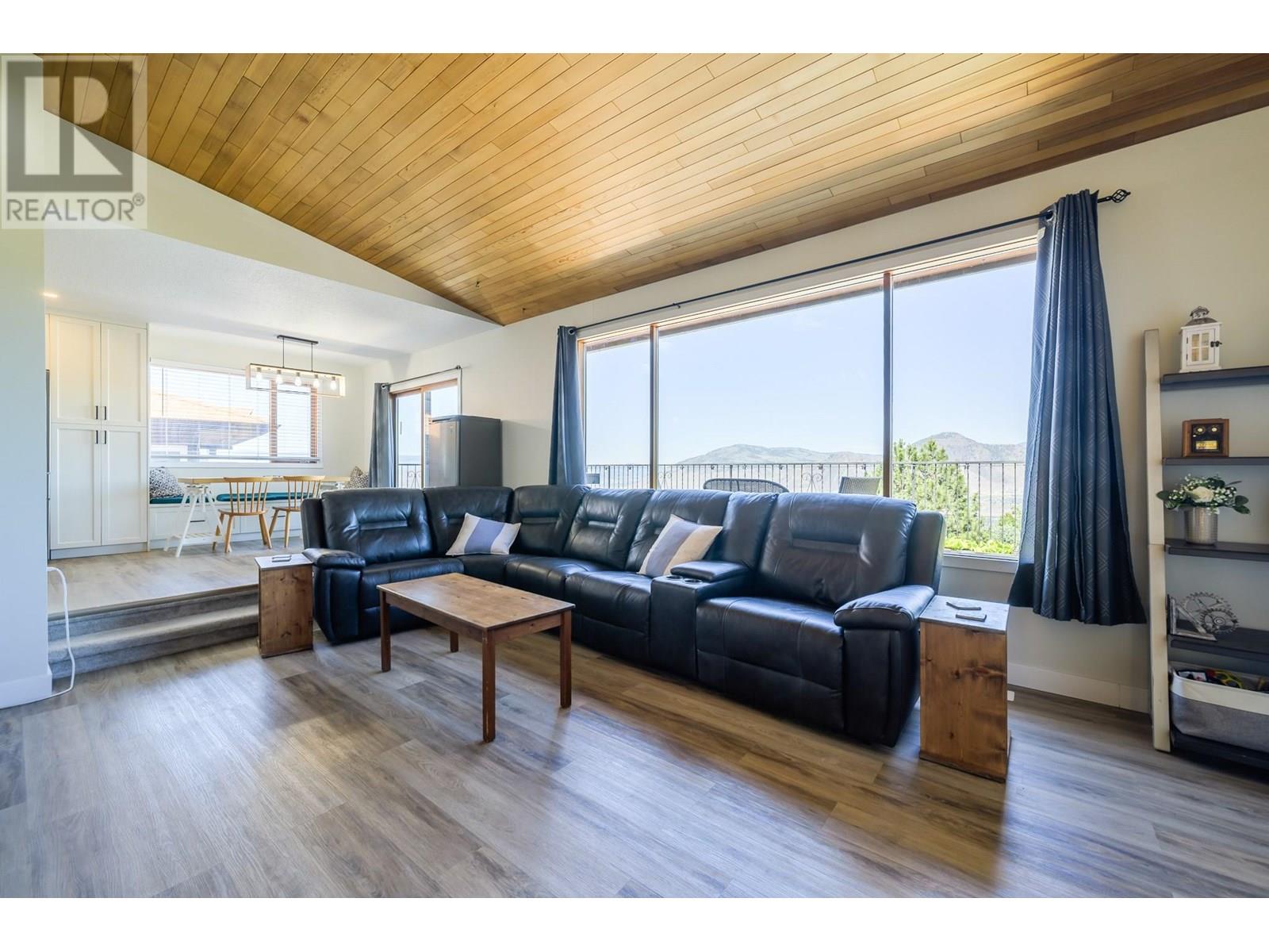 Photo 5 of 356 Gleneagles Drive, Kamloops BC