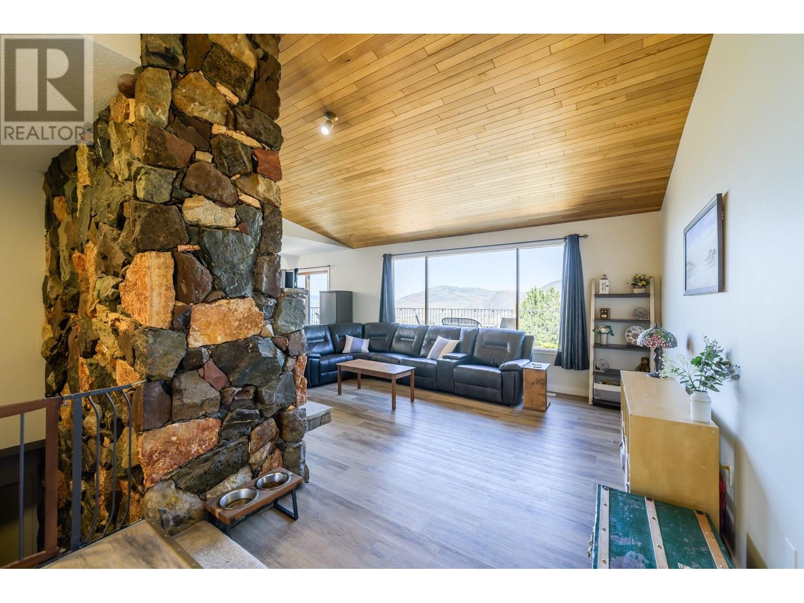 Photo 4 of 356 Gleneagles Drive, Kamloops BC