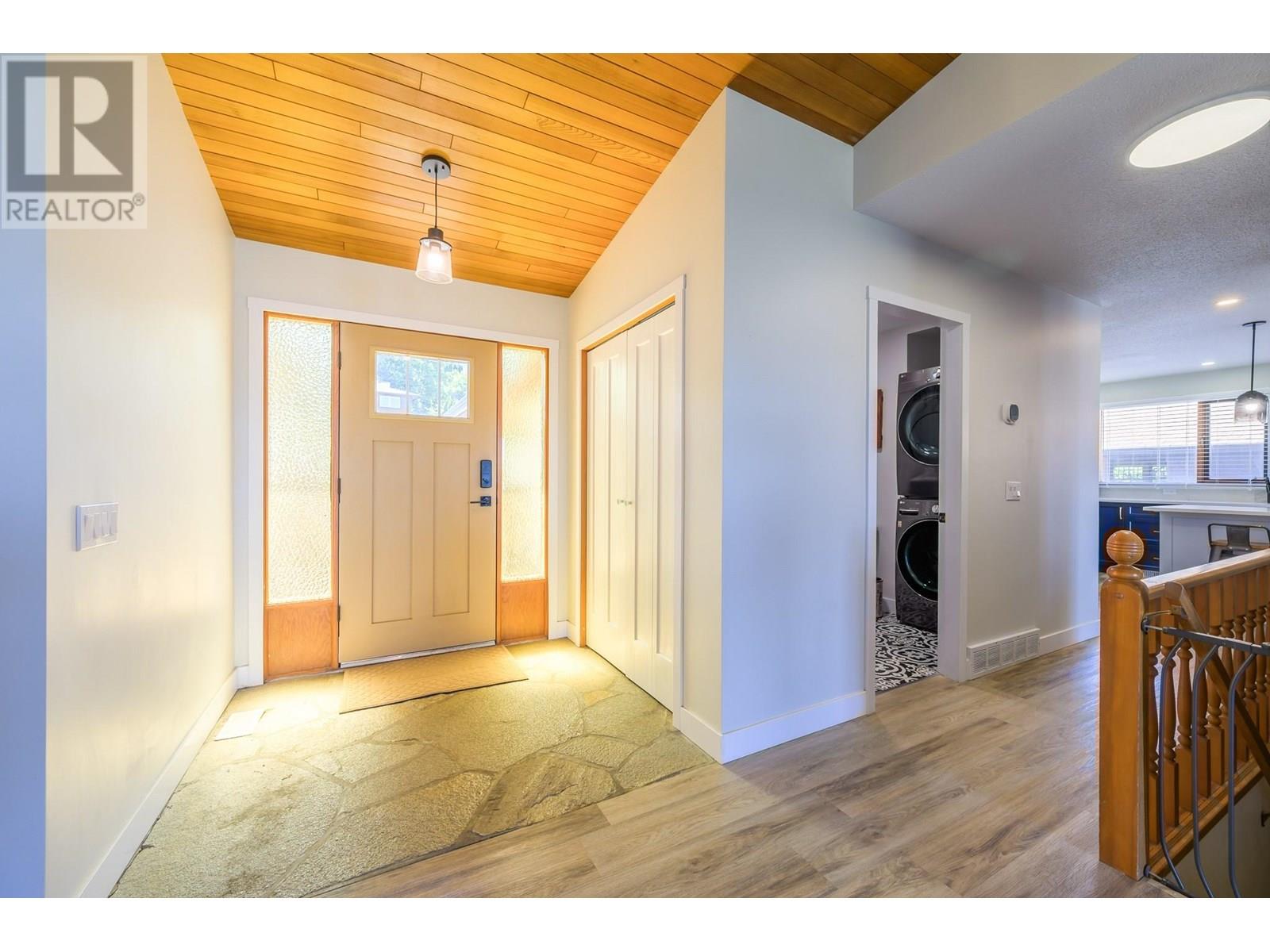 Photo 3 of 356 Gleneagles Drive, Kamloops BC