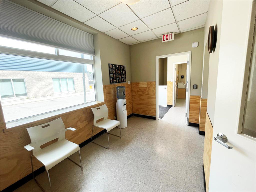 Photo 7 of 1745 Portage Avenue W, Winnipeg MB