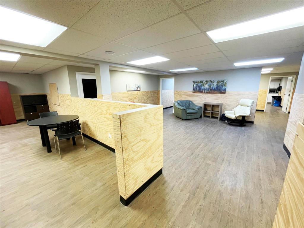 Photo 6 of 1745 Portage Avenue W, Winnipeg MB