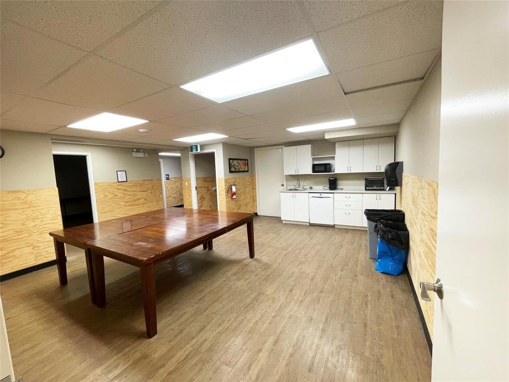 Photo 3 of 1745 Portage Avenue W, Winnipeg MB