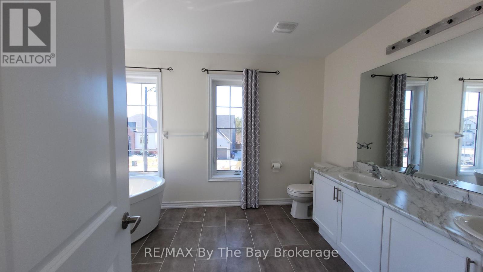 Photo 25 of 218 Roy Drive, Clearview ON
