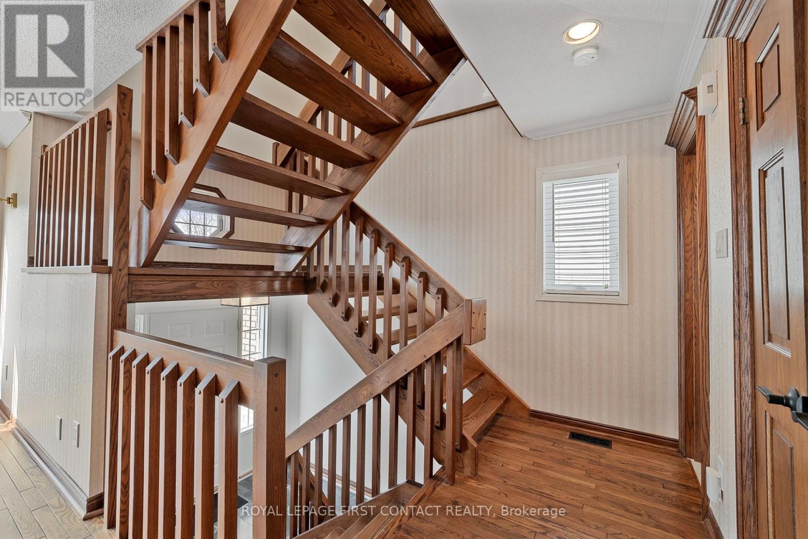 Photo 15 of 36 Kempenfelt Drive, Barrie ON
