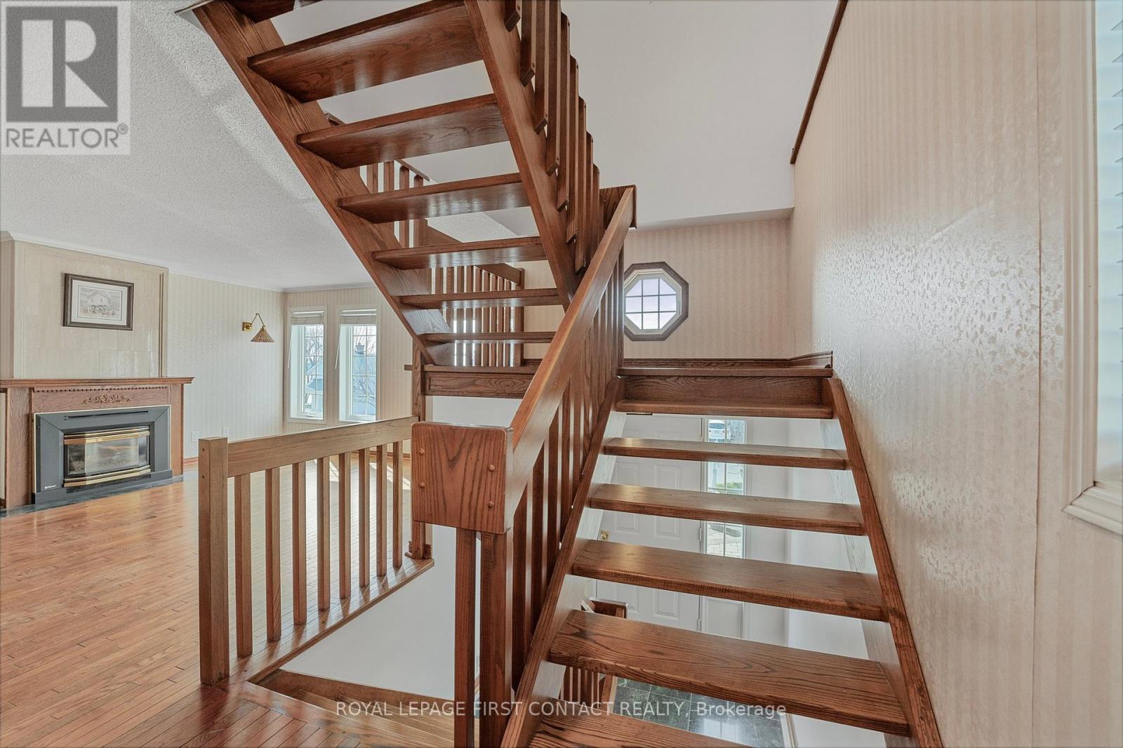 Photo 35 of 36 Kempenfelt Drive, Barrie ON