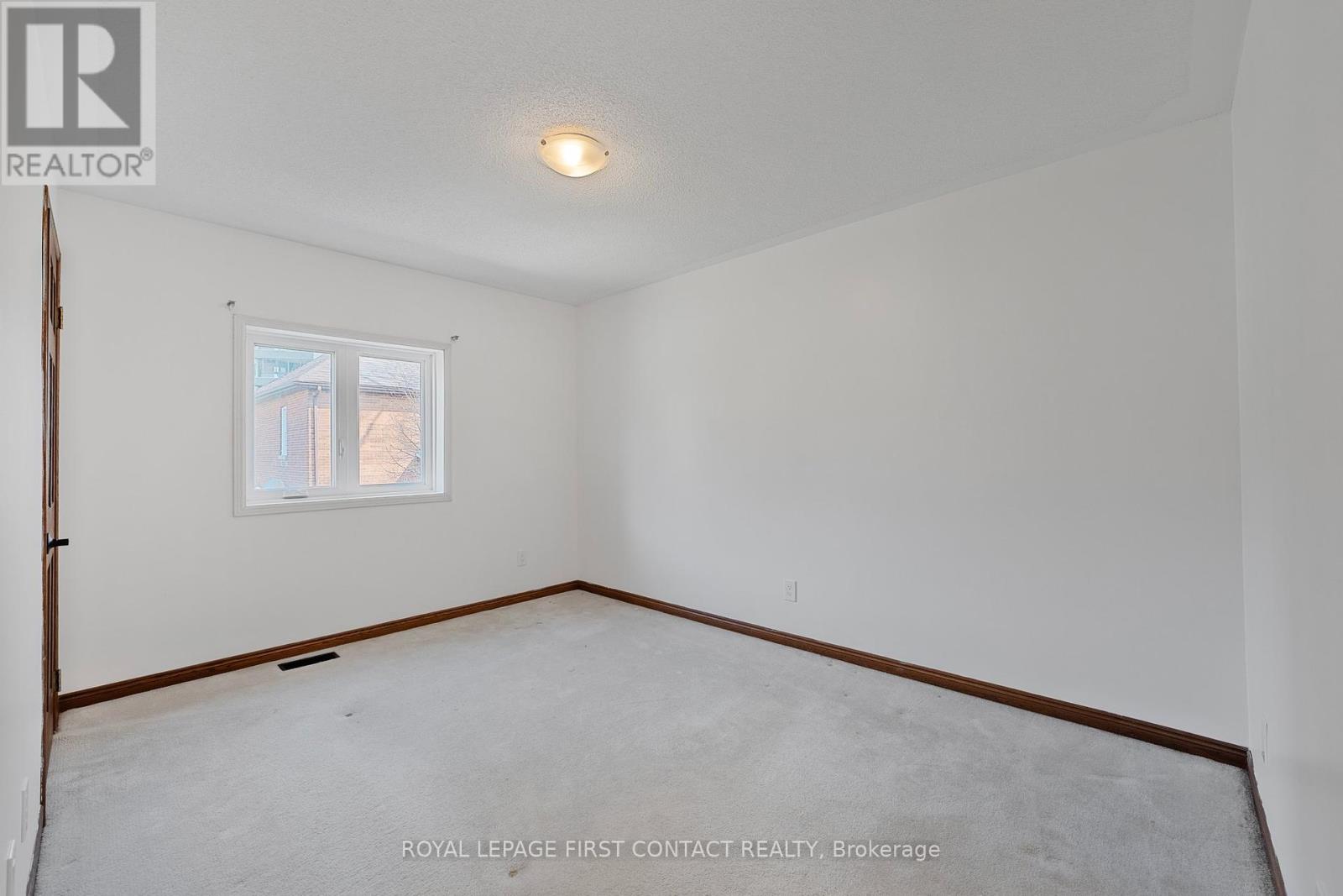 Photo 30 of 36 Kempenfelt Drive, Barrie ON