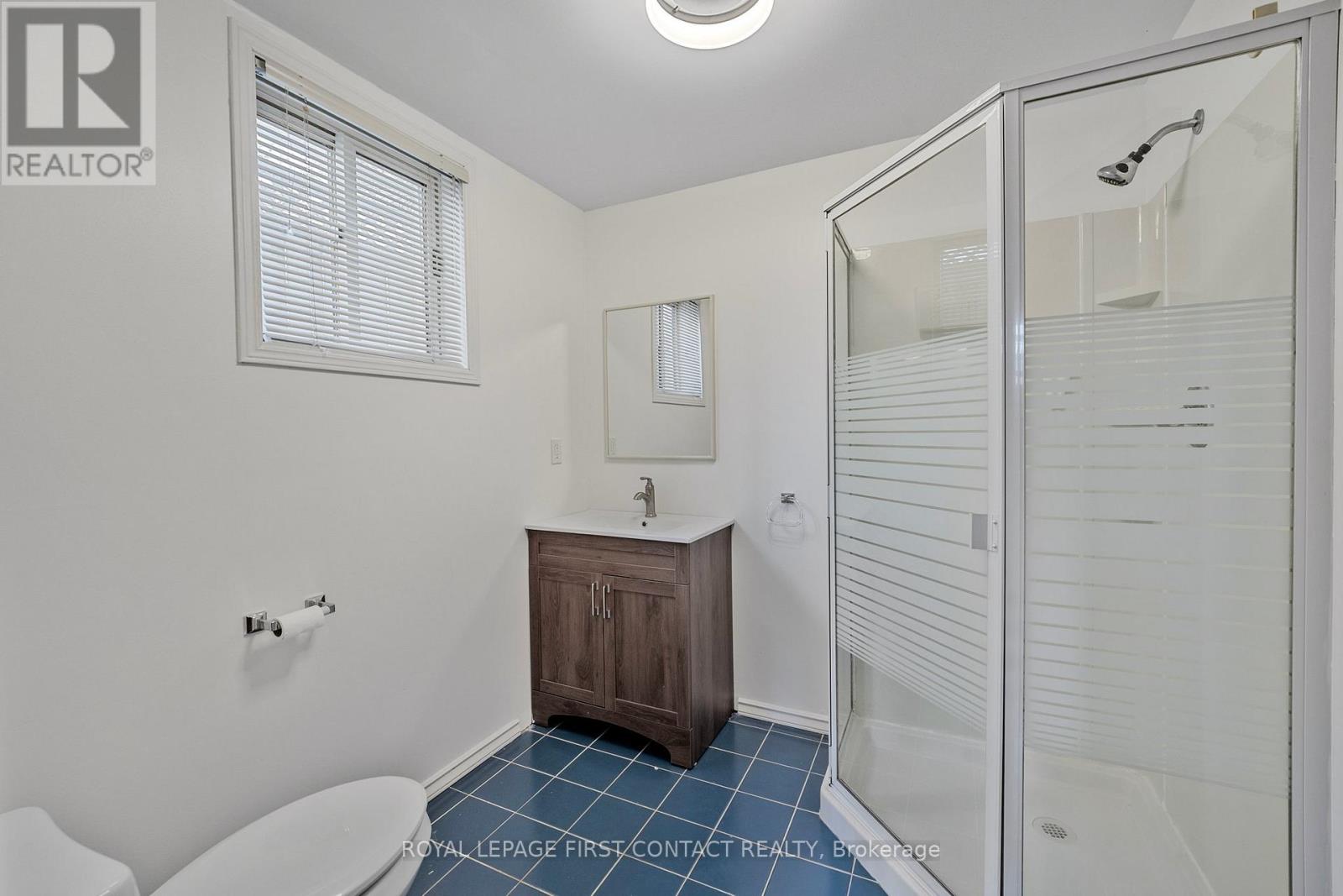 Photo 13 of 36 Kempenfelt Drive, Barrie ON