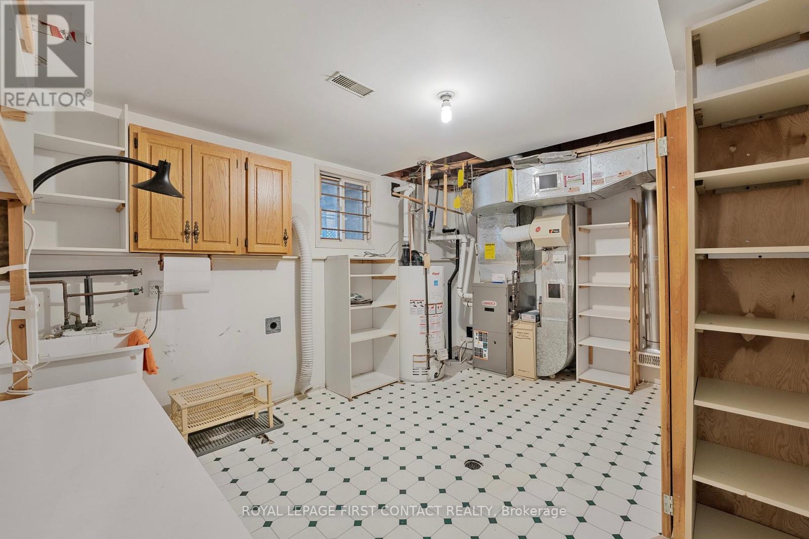 Photo 7 of 36 Kempenfelt Drive, Barrie ON