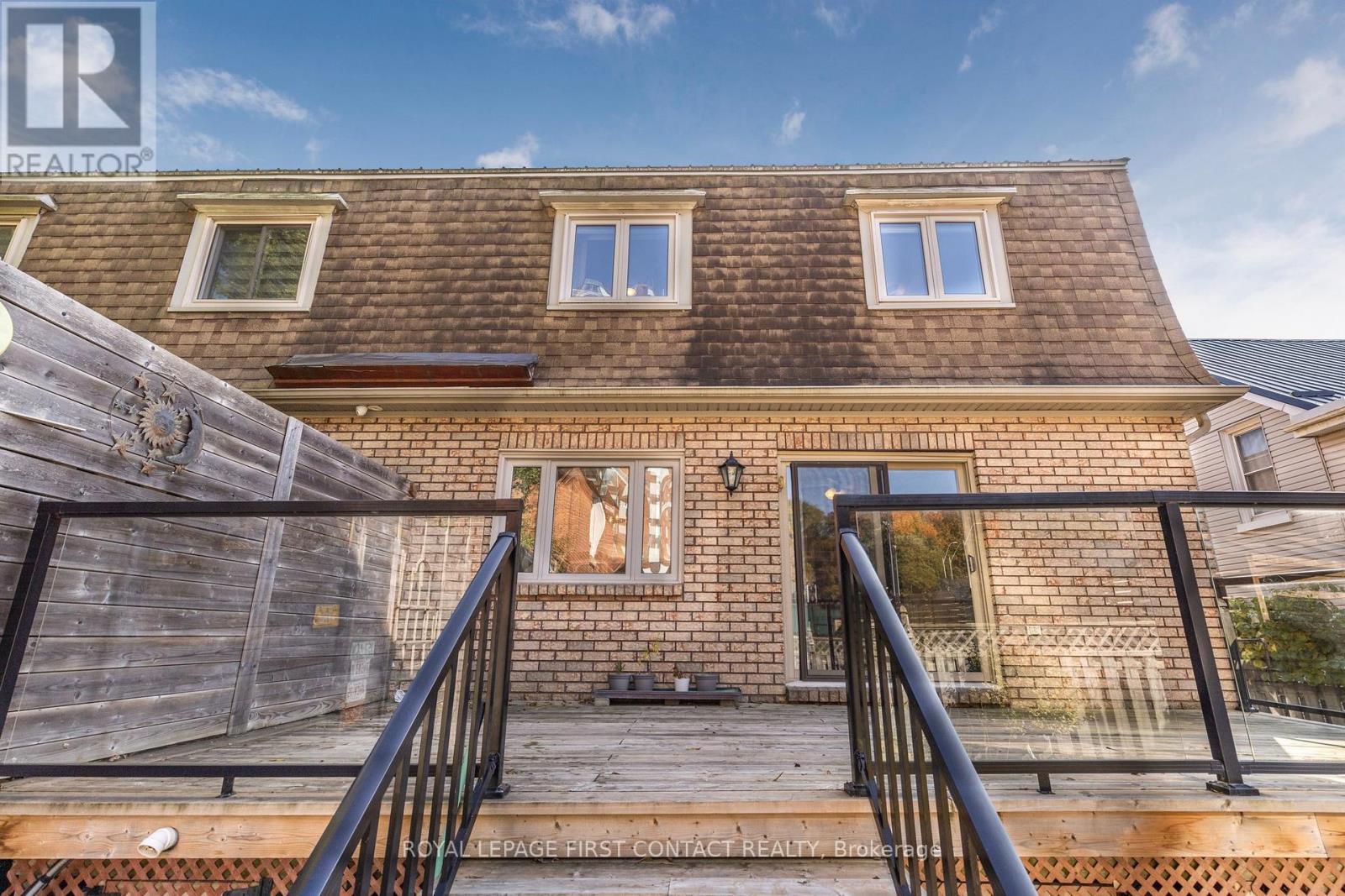 Photo 16 of 36 Kempenfelt Drive, Barrie ON