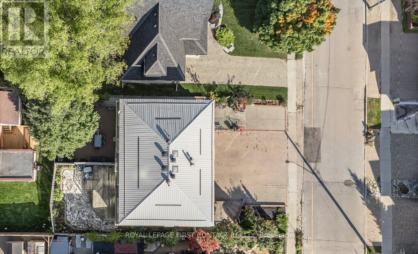 Photo 27 of 36 Kempenfelt Drive, Barrie ON