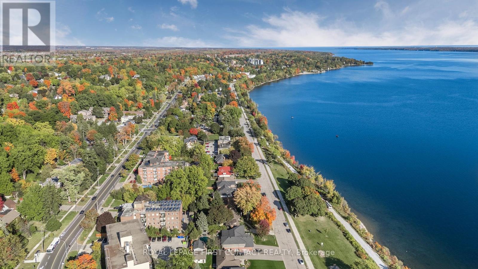 Photo 10 of 36 Kempenfelt Drive, Barrie ON