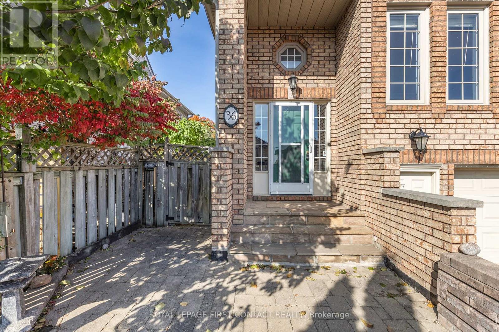 Photo 32 of 36 Kempenfelt Drive, Barrie ON