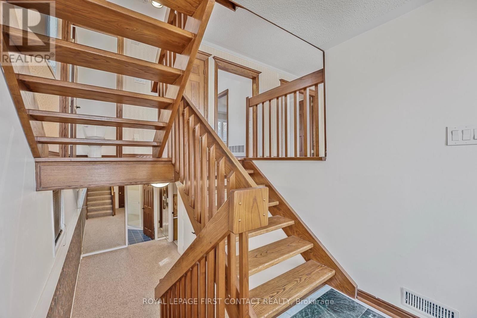Photo 26 of 36 Kempenfelt Drive, Barrie ON