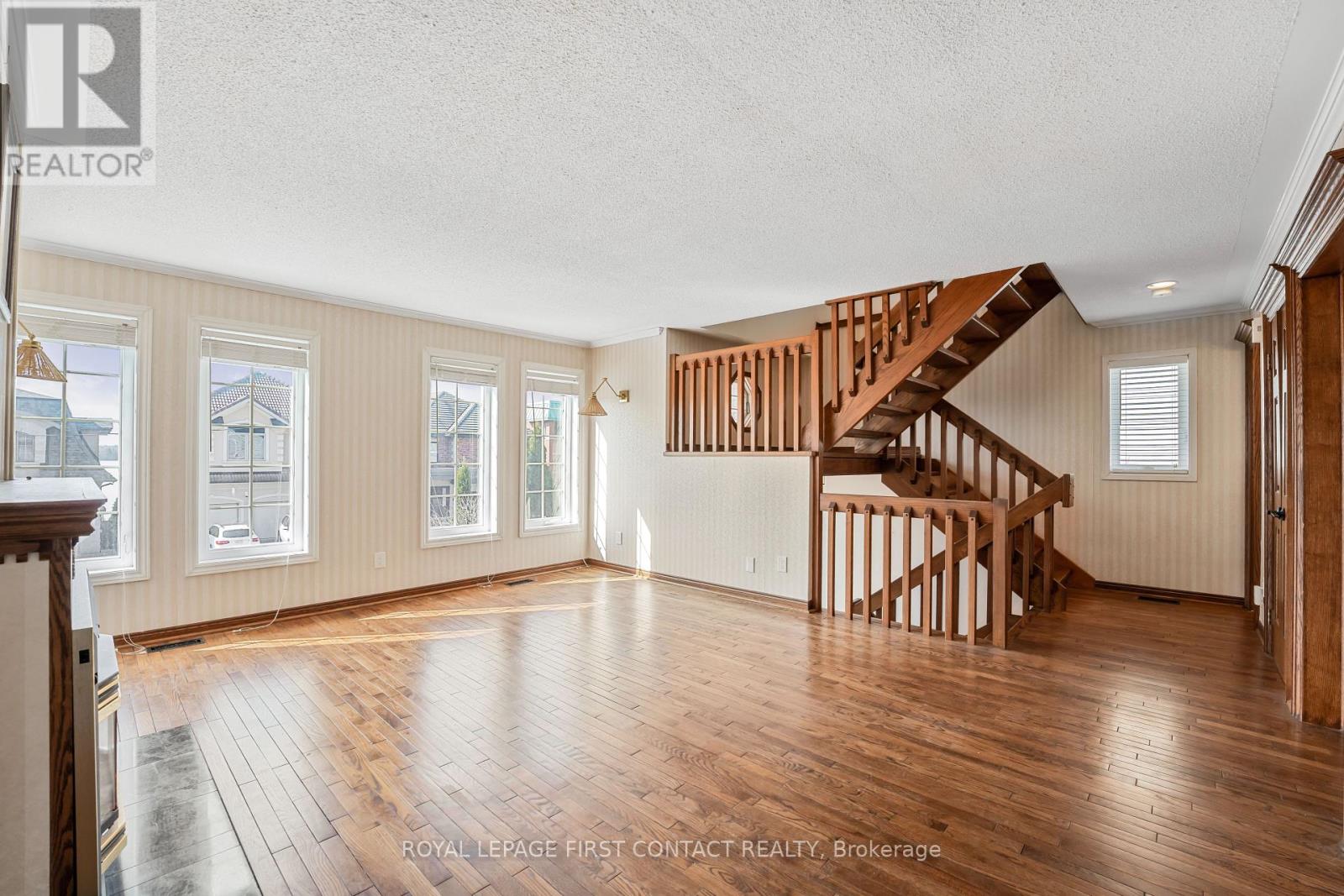 Photo 31 of 36 Kempenfelt Drive, Barrie ON