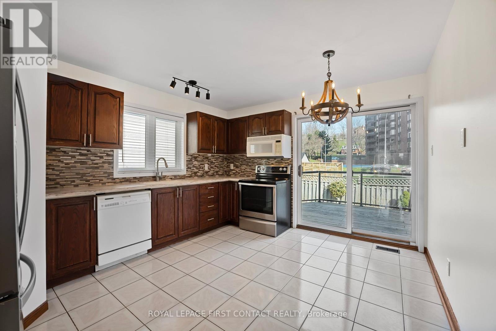 Photo 4 of 36 Kempenfelt Drive, Barrie ON