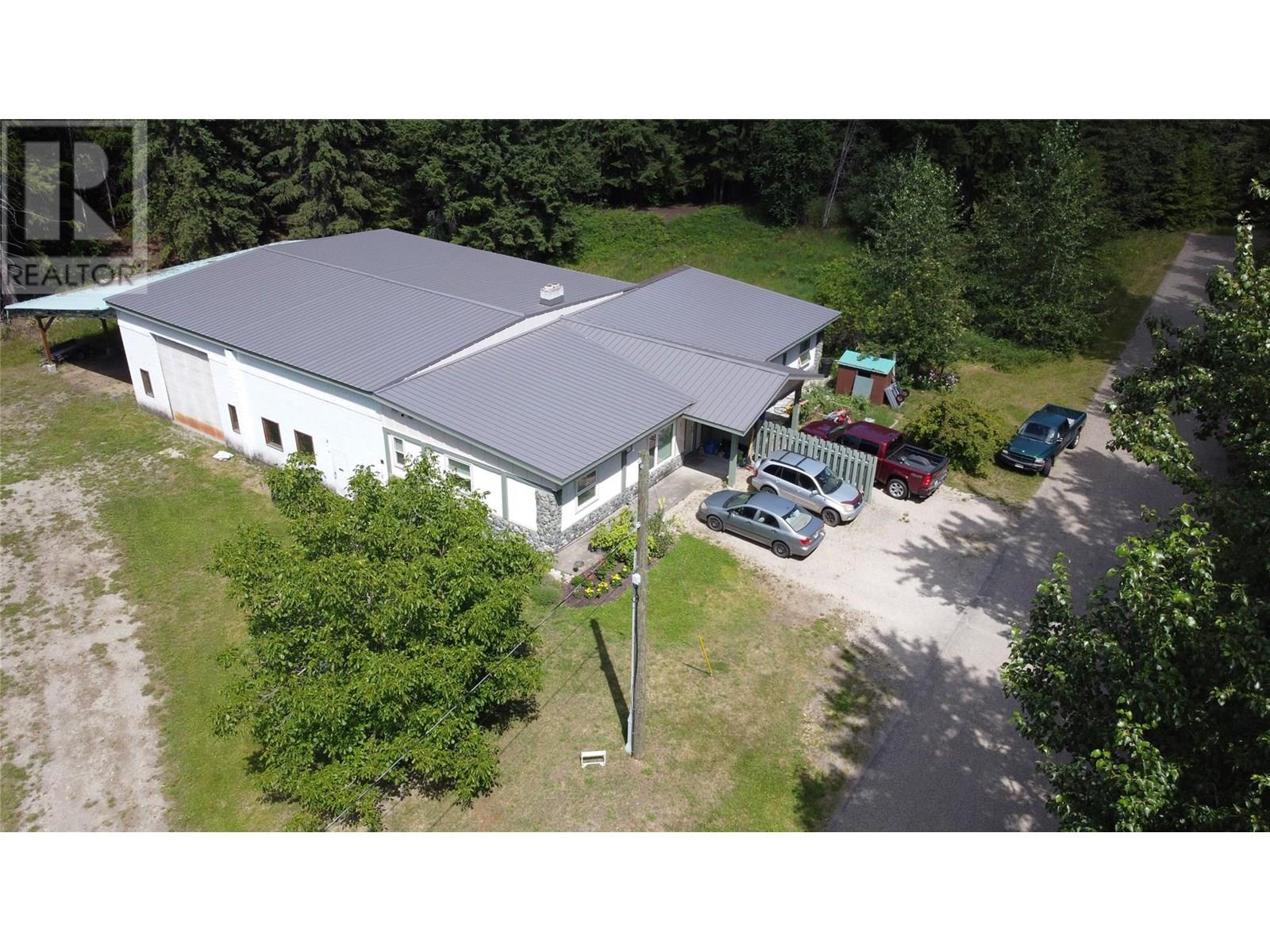 Photo 8 of 204 Stewart Street, Rosebery BC