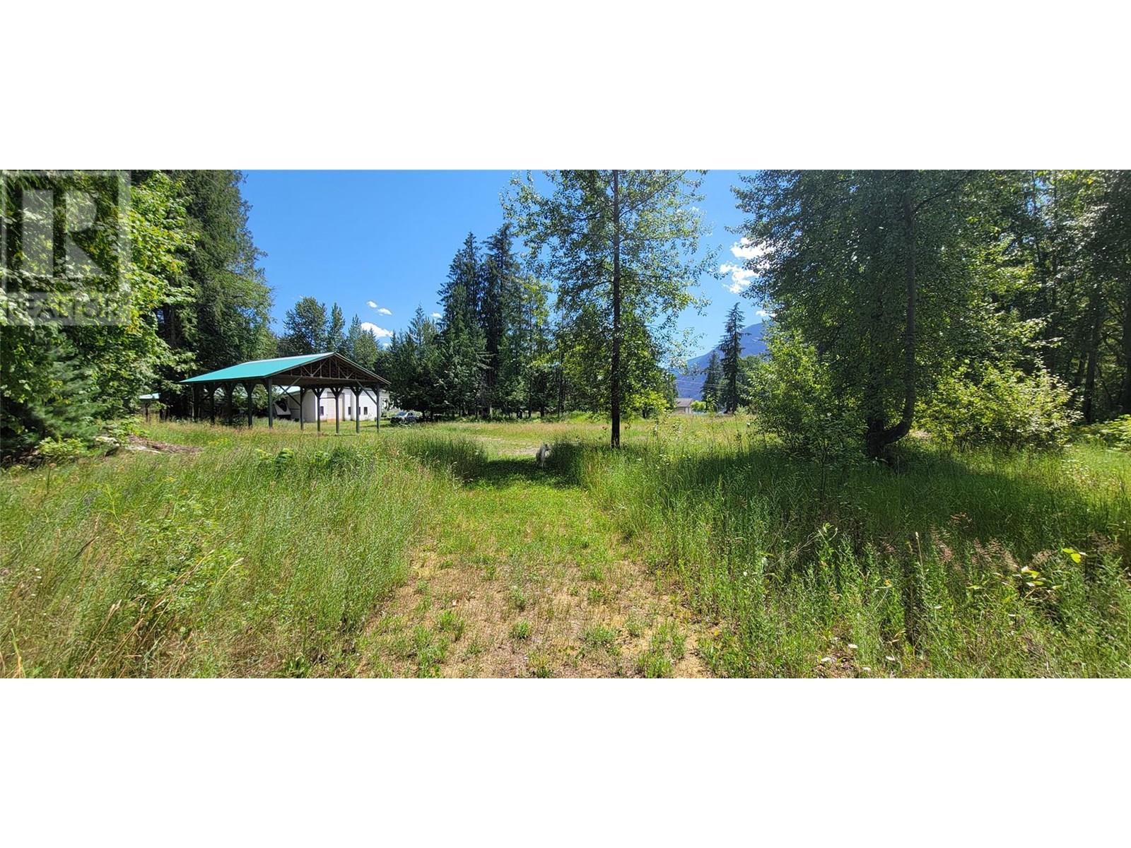 Photo 2 of 204 Stewart Street, Rosebery BC