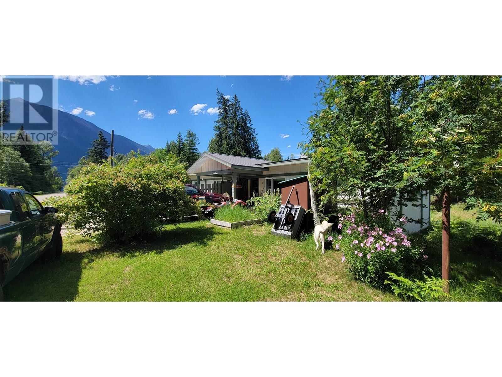 Photo 3 of 204 Stewart Street, Rosebery BC