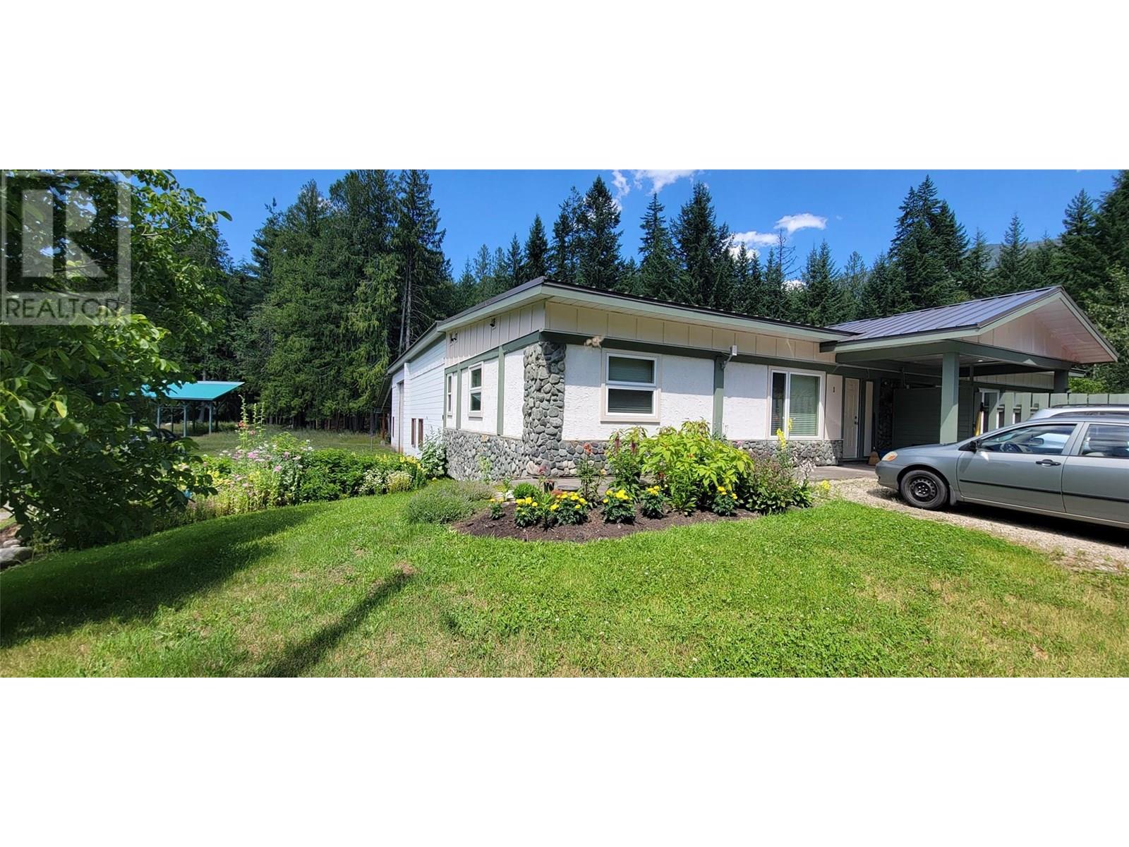 Photo 6 of 204 Stewart Street, Rosebery BC