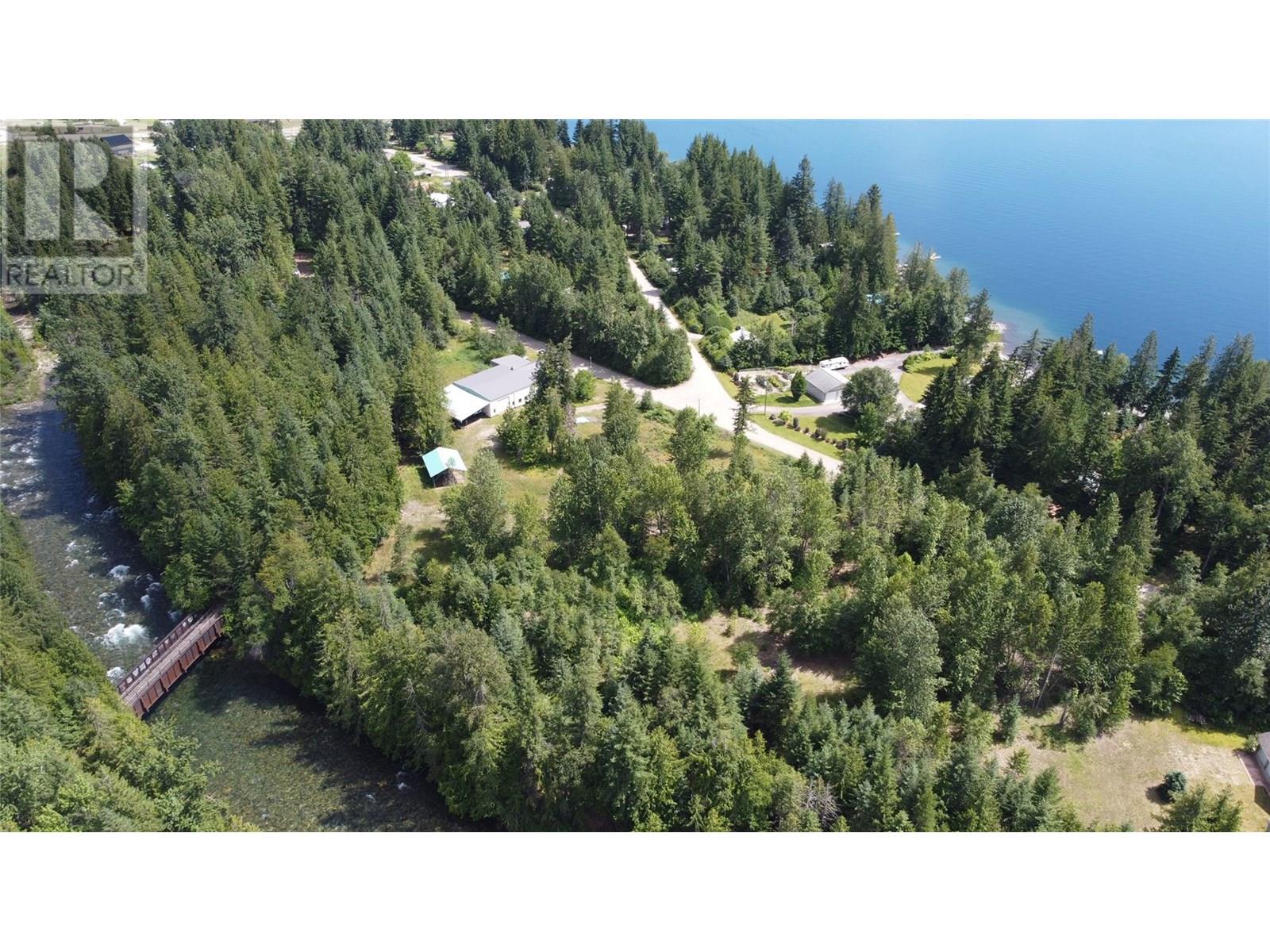 Photo 13 of 204 Stewart Street, Rosebery BC