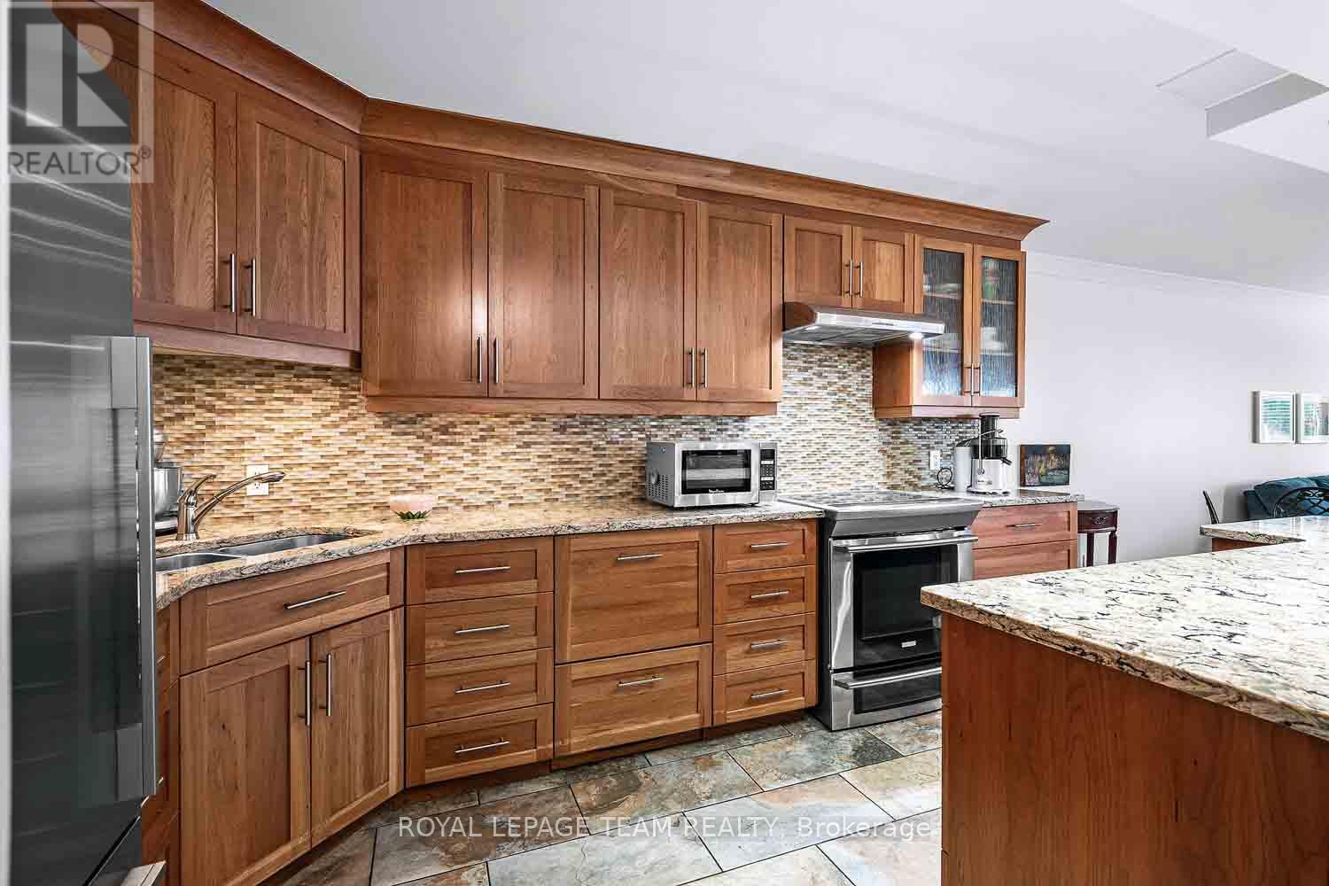 Photo 16 of 207 151 Bay Street, Ottawa ON