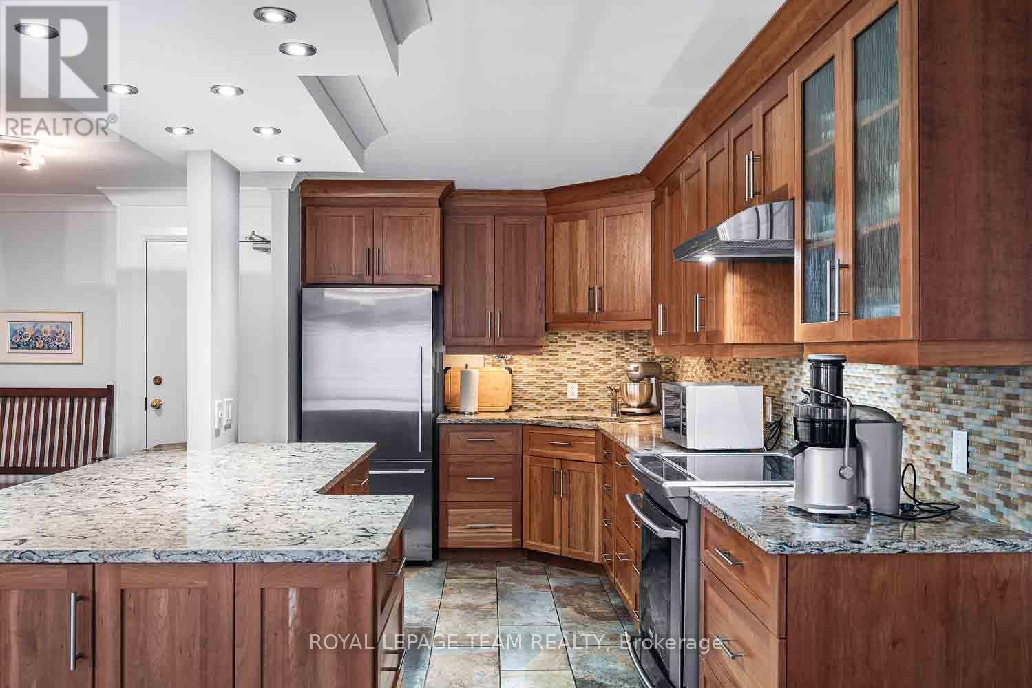 Photo 19 of 207 151 Bay Street, Ottawa ON