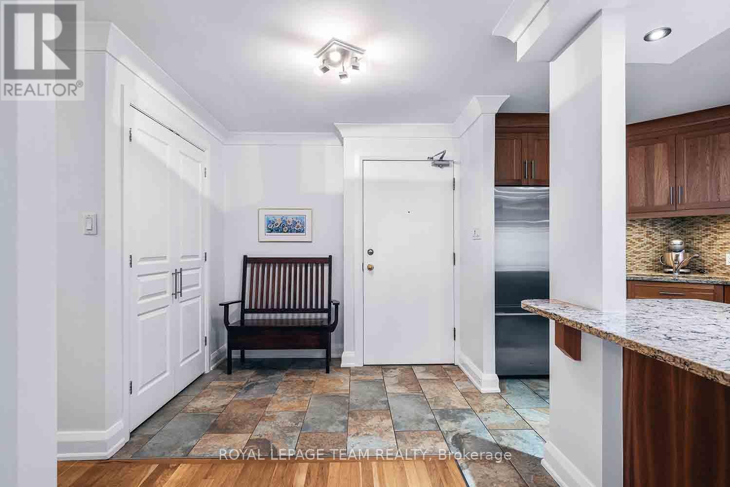 Photo 6 of 207 151 Bay Street, Ottawa ON