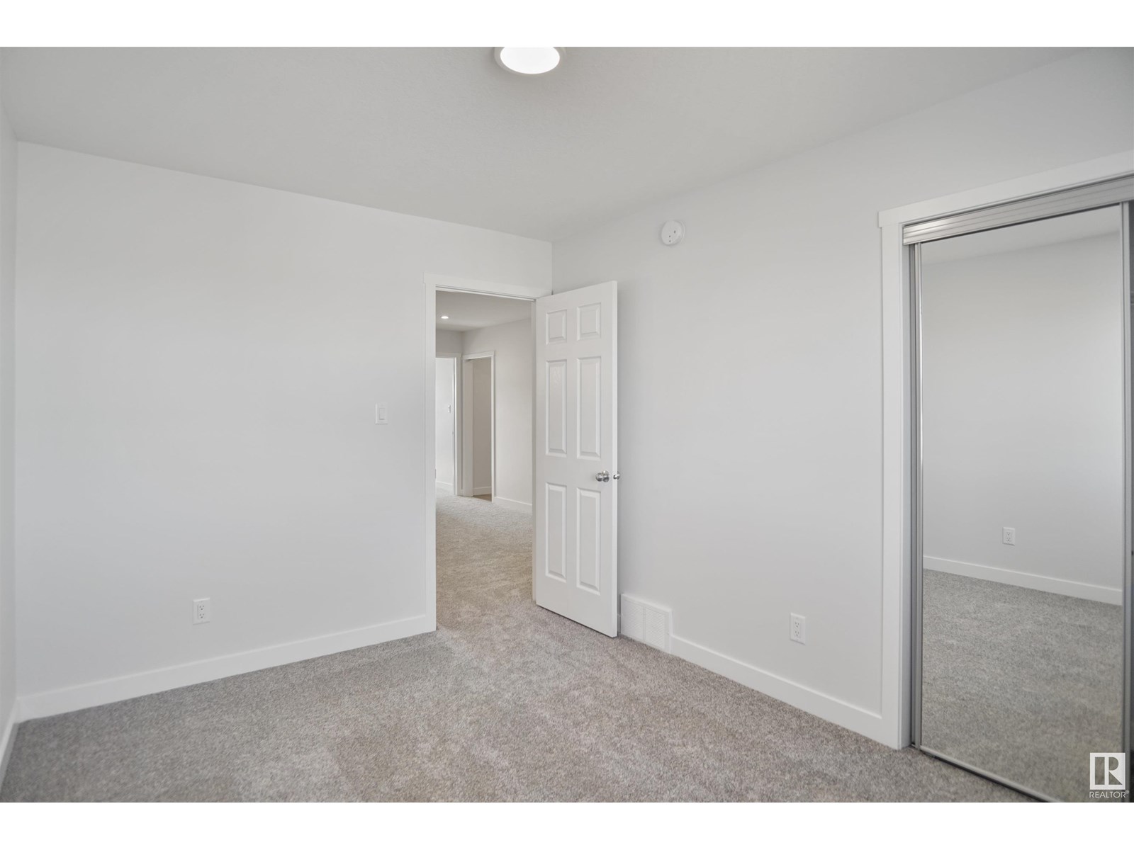Photo 17 of 17631 46 St Nw, Edmonton AB