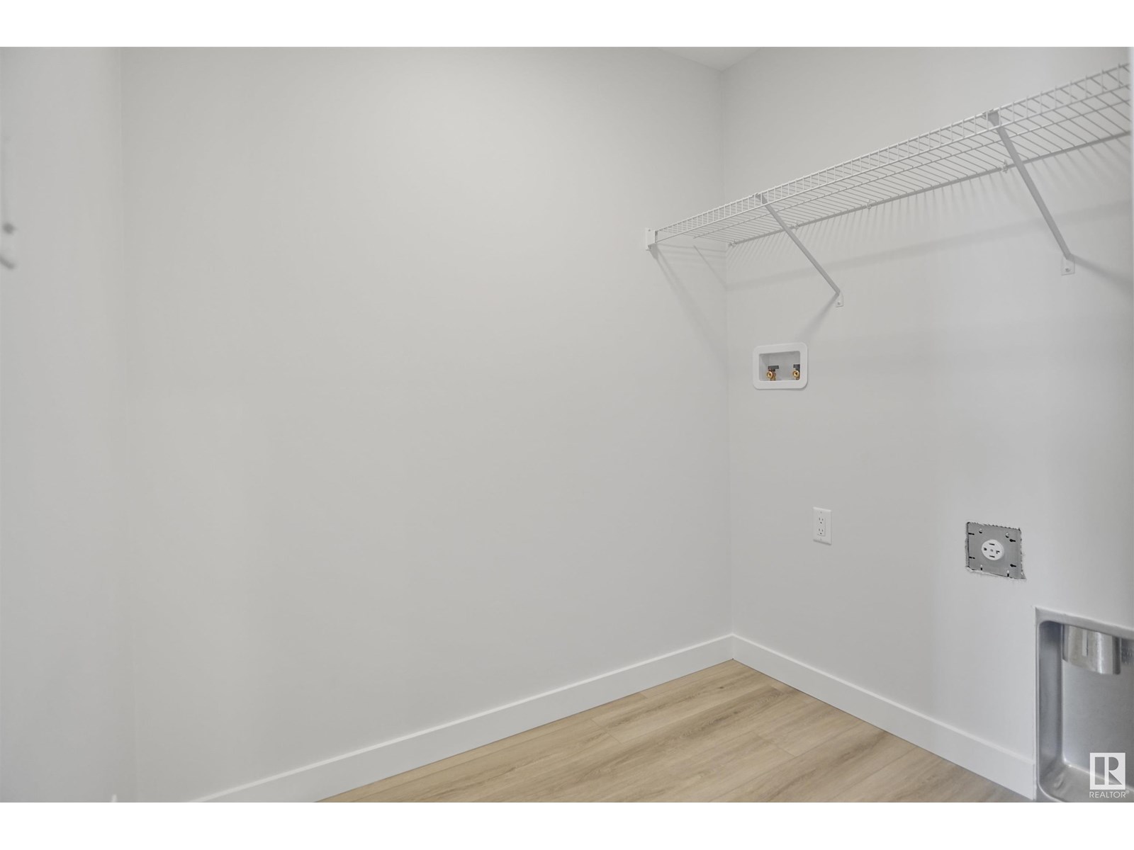 Photo 16 of 17631 46 St Nw, Edmonton AB