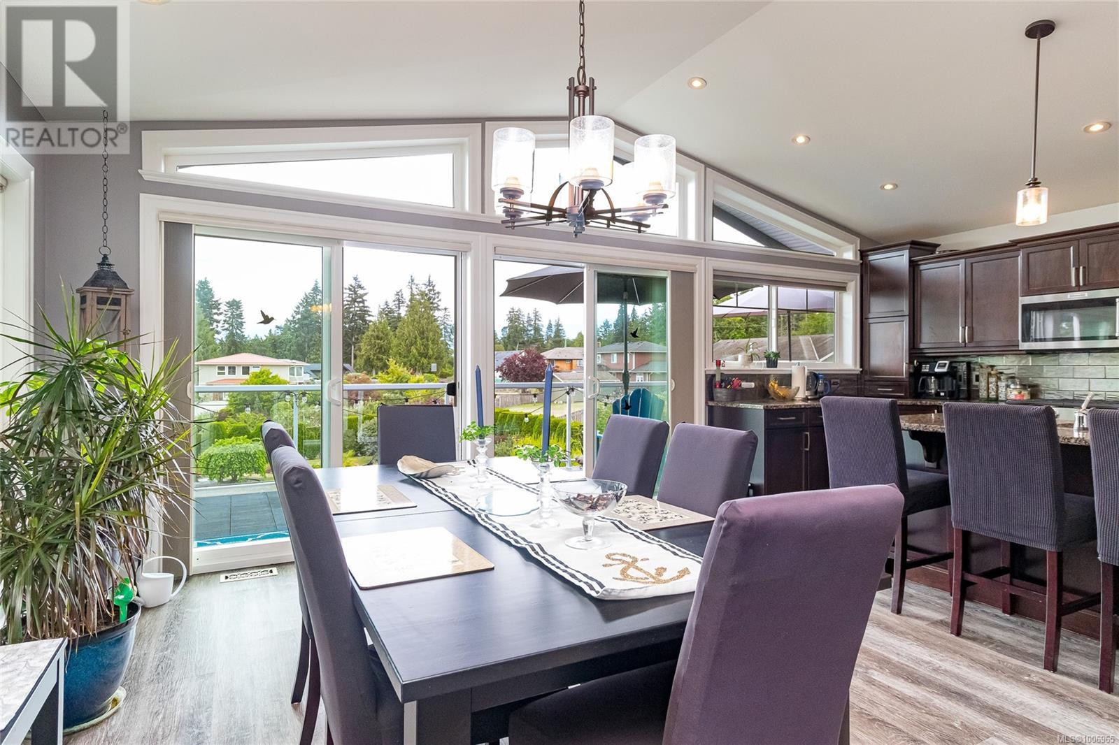 3635 Shannon Dr, Ladysmith