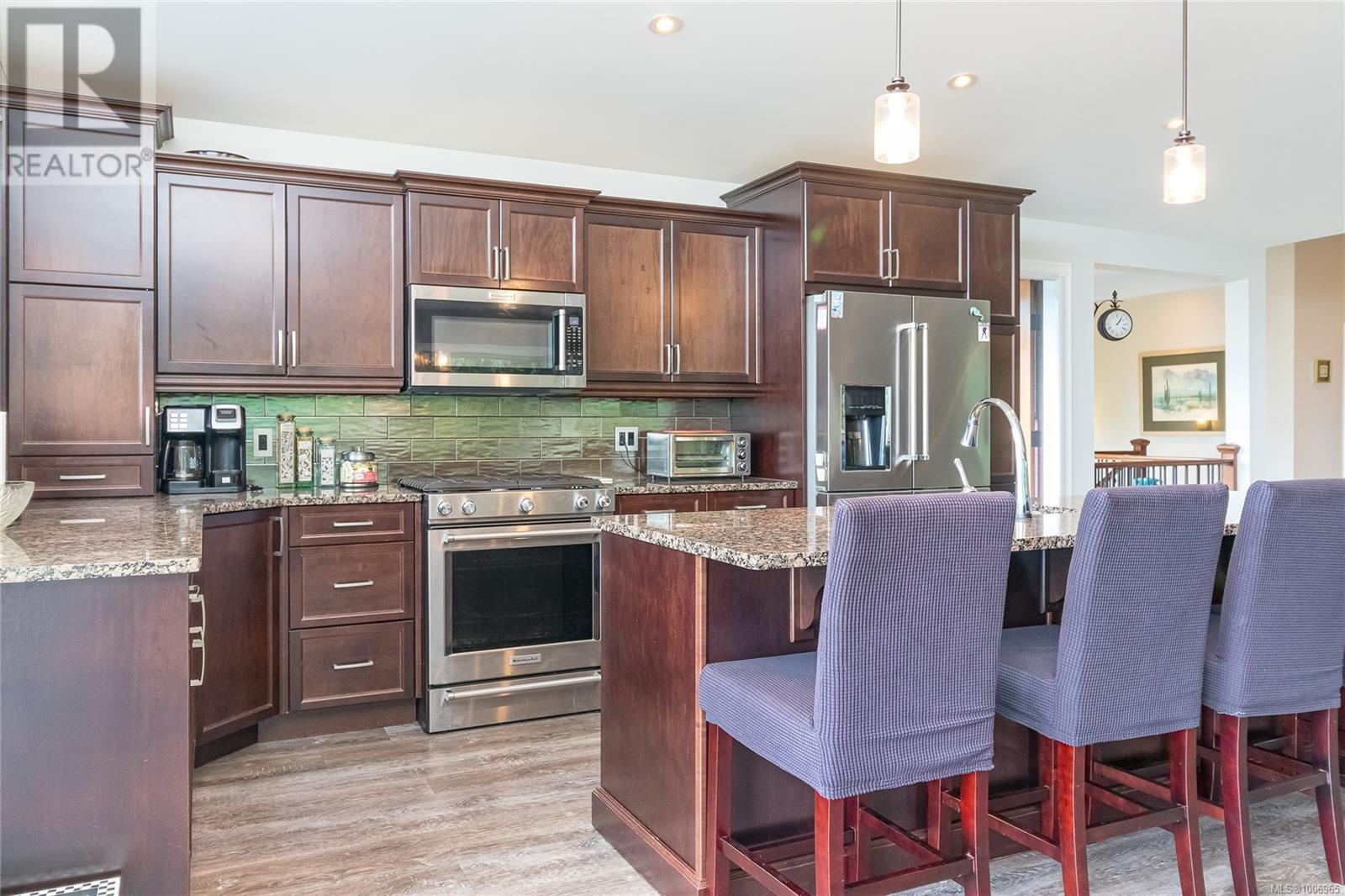 3635 Shannon Dr, Ladysmith