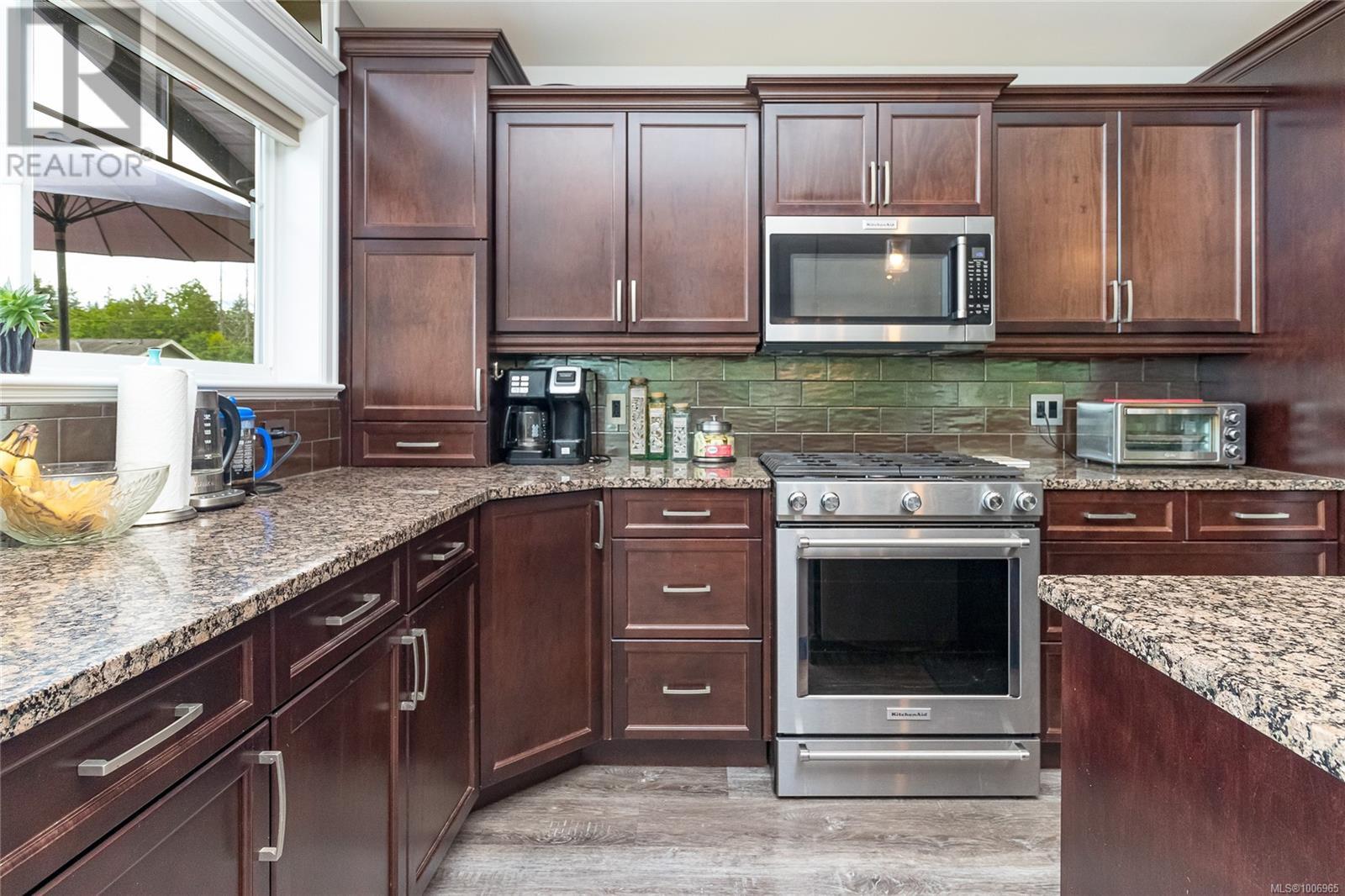 3635 Shannon Dr, Ladysmith