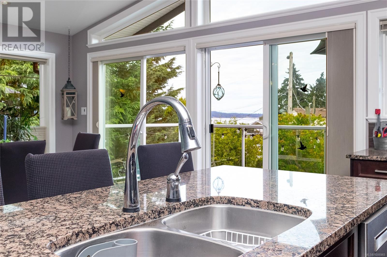 3635 Shannon Dr, Ladysmith