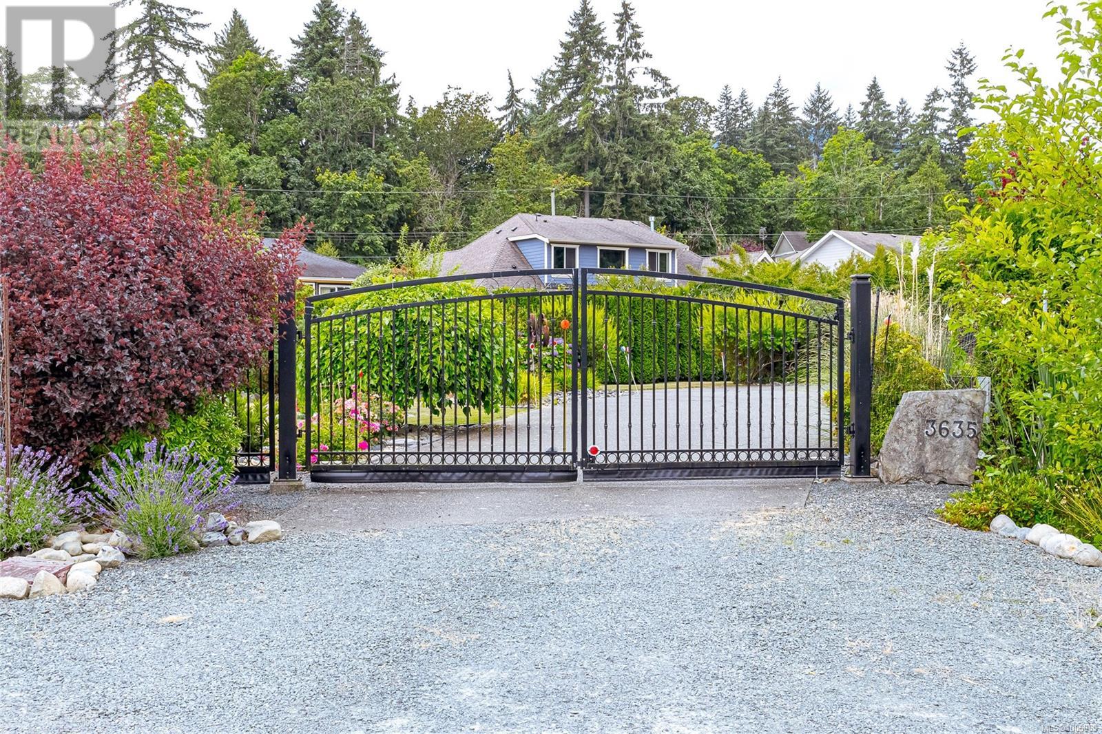 3635 Shannon Dr, Ladysmith