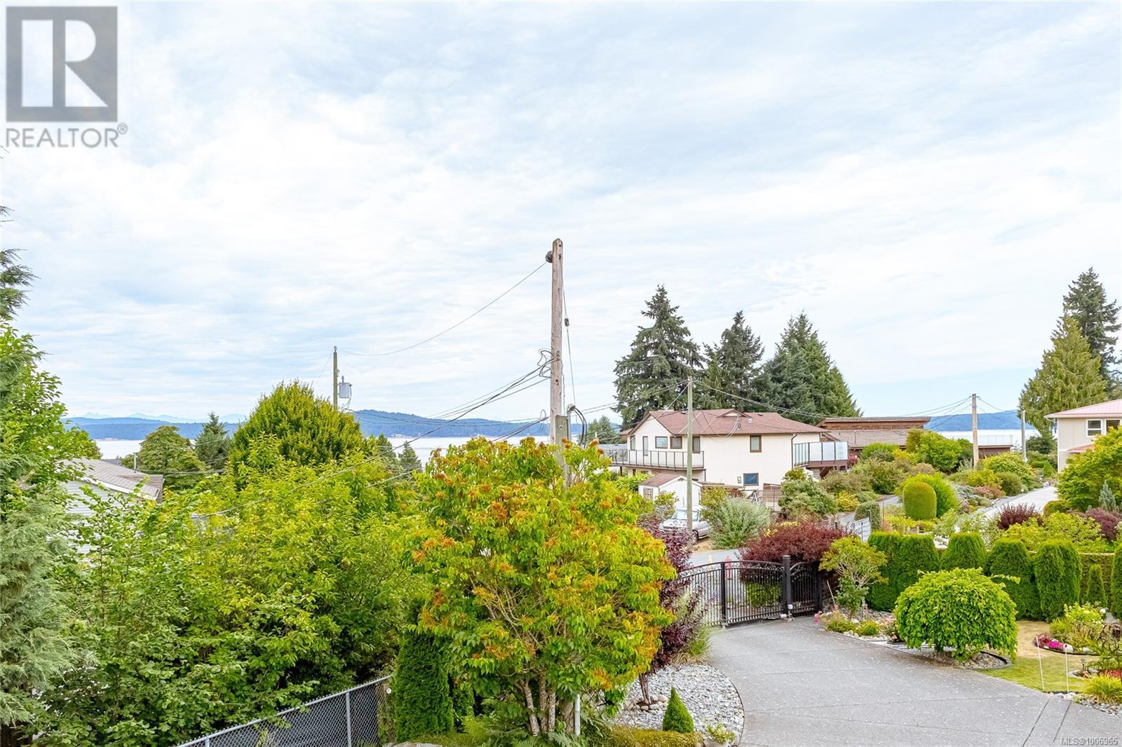3635 Shannon Dr, Ladysmith