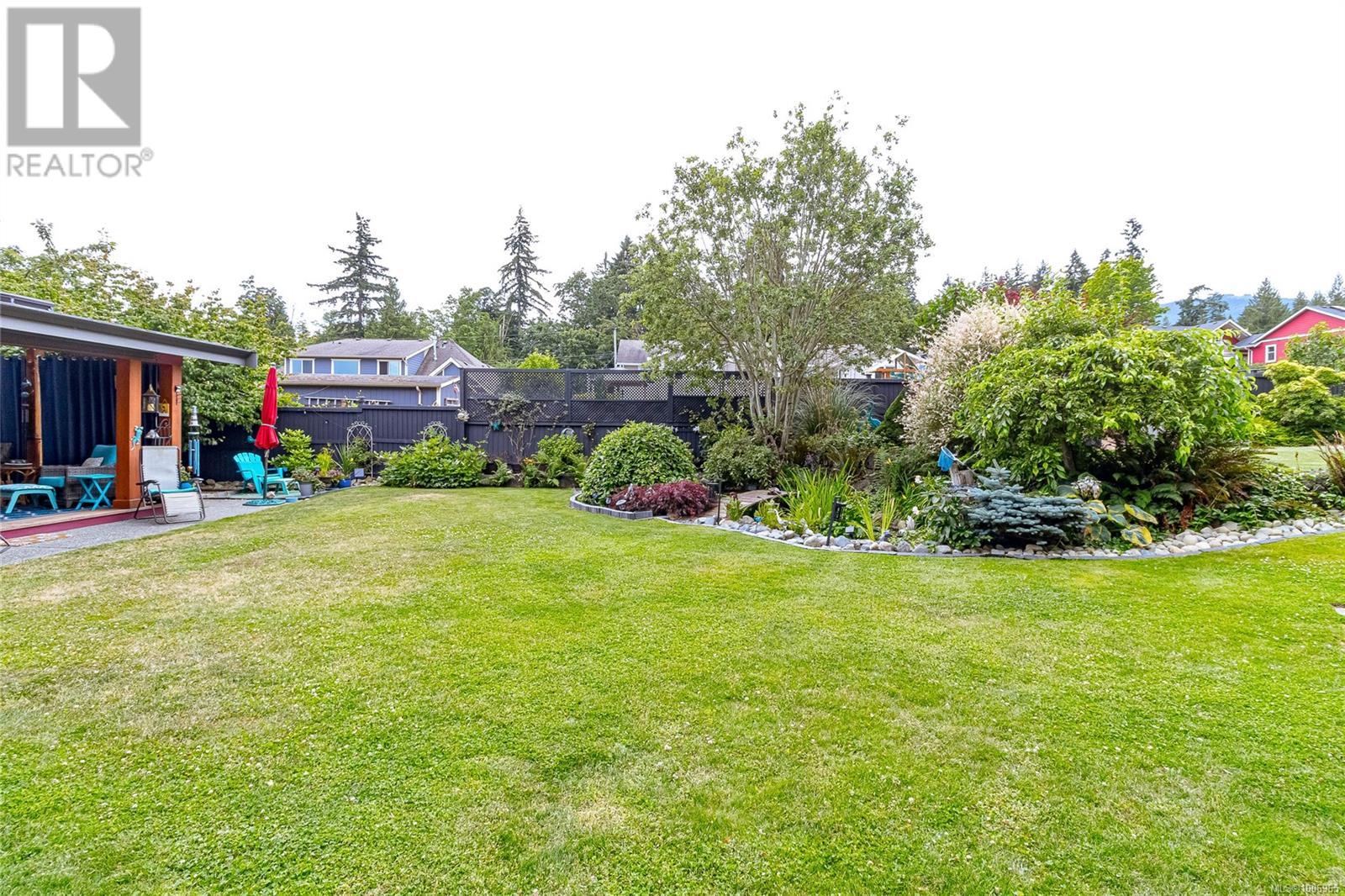3635 Shannon Dr, Ladysmith