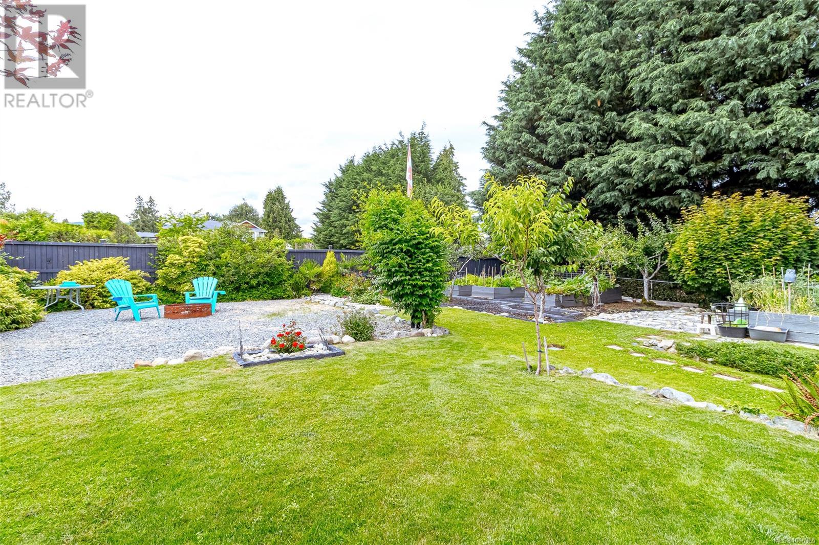 3635 Shannon Dr, Ladysmith