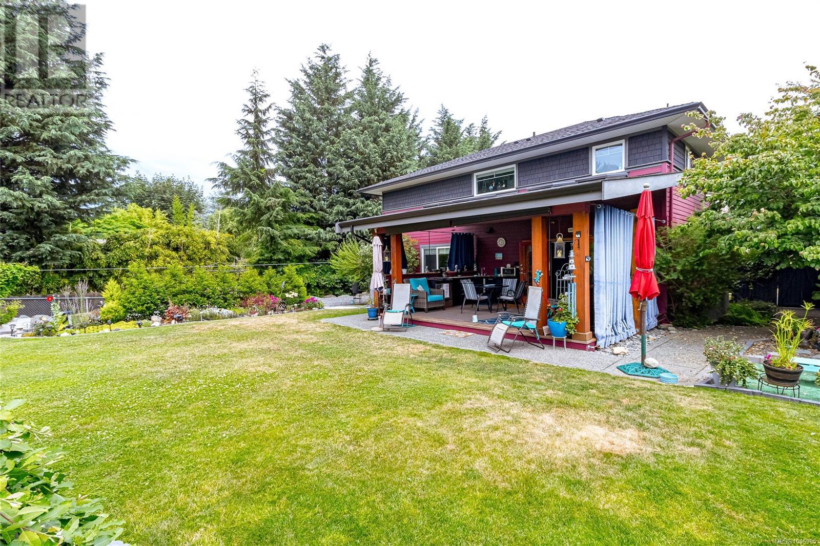 3635 Shannon Dr, Ladysmith