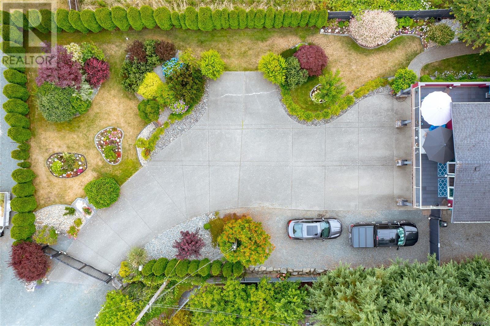 3635 Shannon Dr, Ladysmith