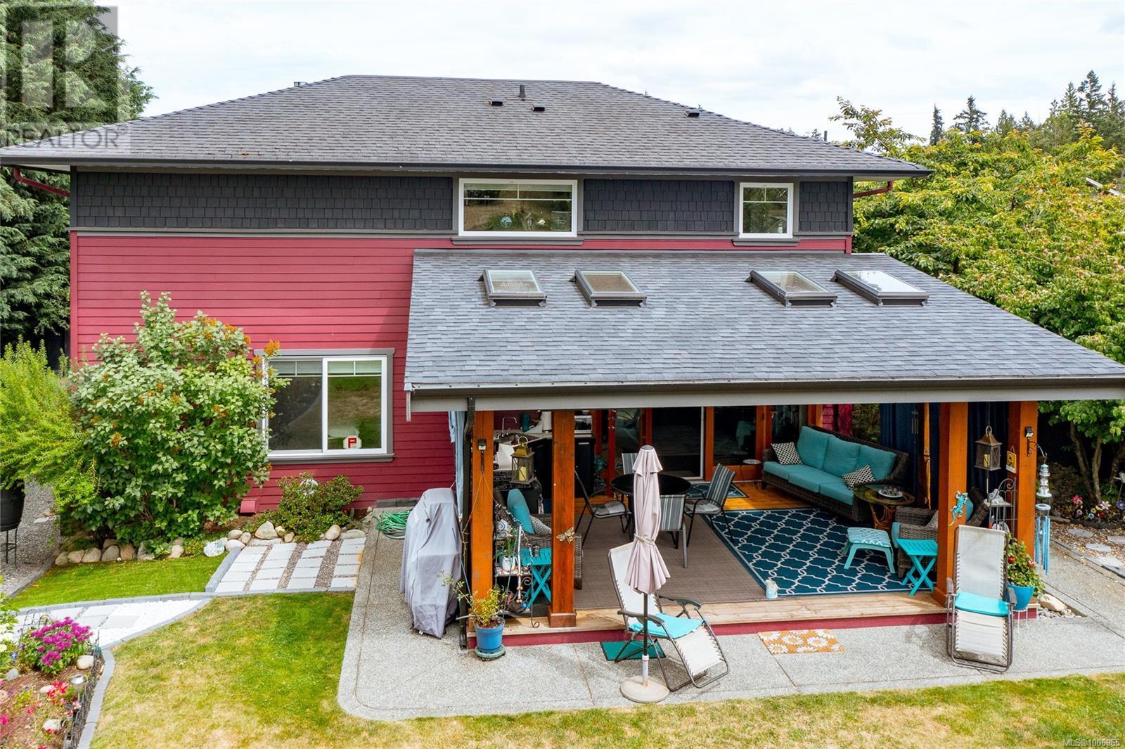 3635 Shannon Dr, Ladysmith