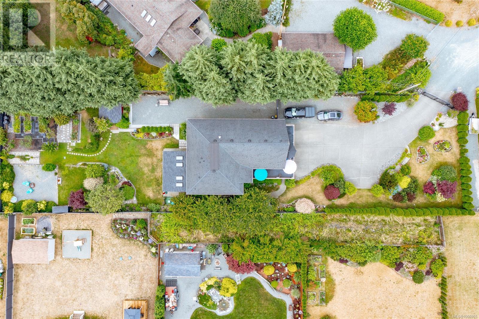 3635 Shannon Dr, Ladysmith